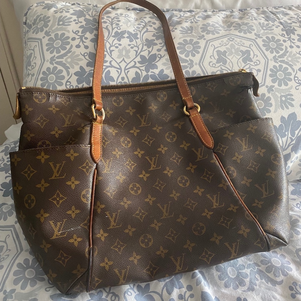Damaged Authentic Louis Vuitton Totally MM